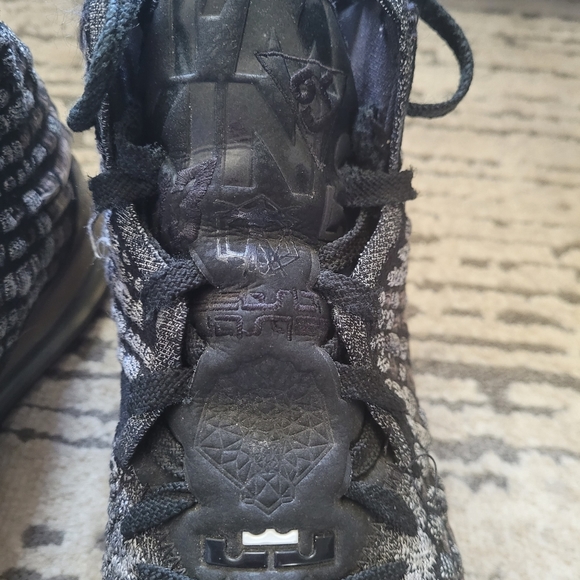 Nike Lebron 17 'In The Arena' Size 9 - Picture 6 of 11